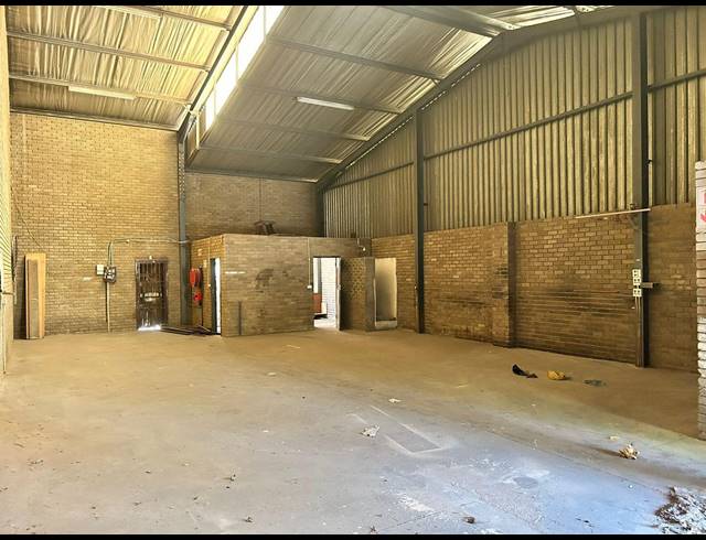 165M² WAREHOUSE TO LET IN LOMBARDY WEST